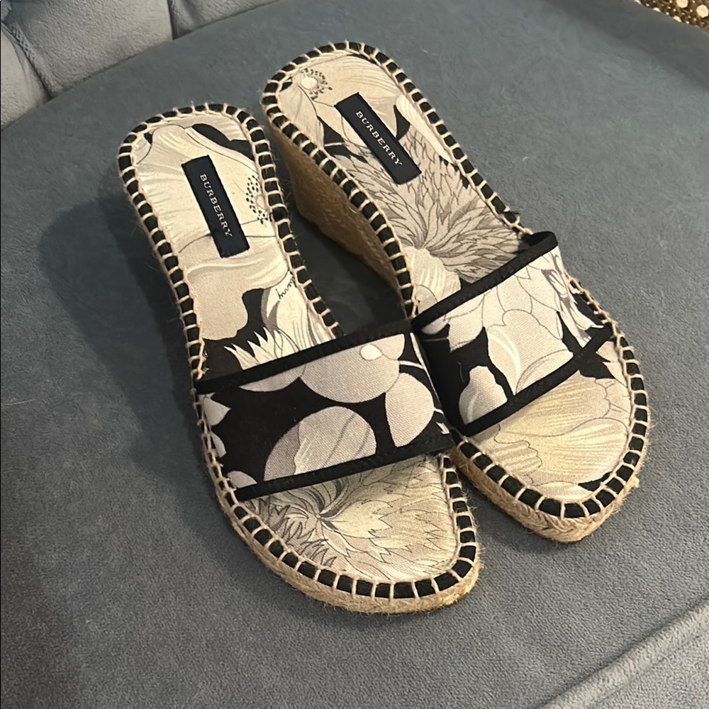 Burberry Black Floral Women's Espadrille Sandals